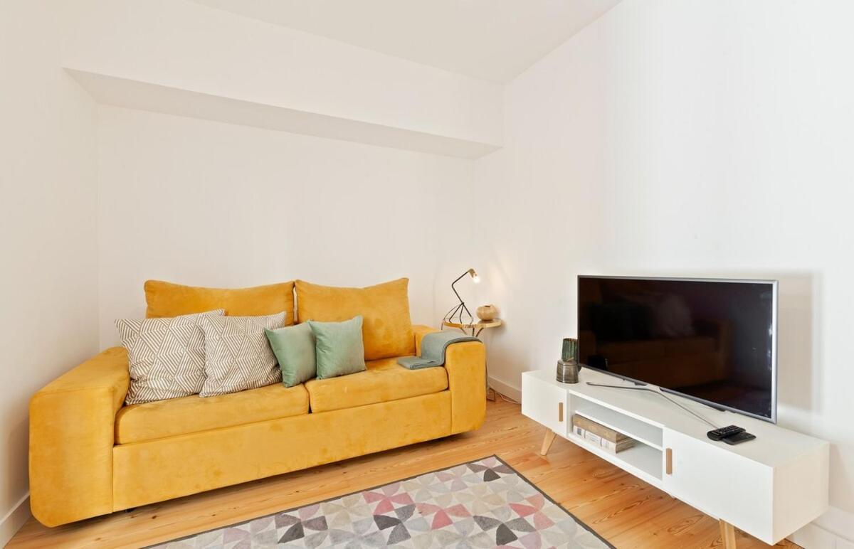 Bright 2 Bedroom With Parking In Estalagem *