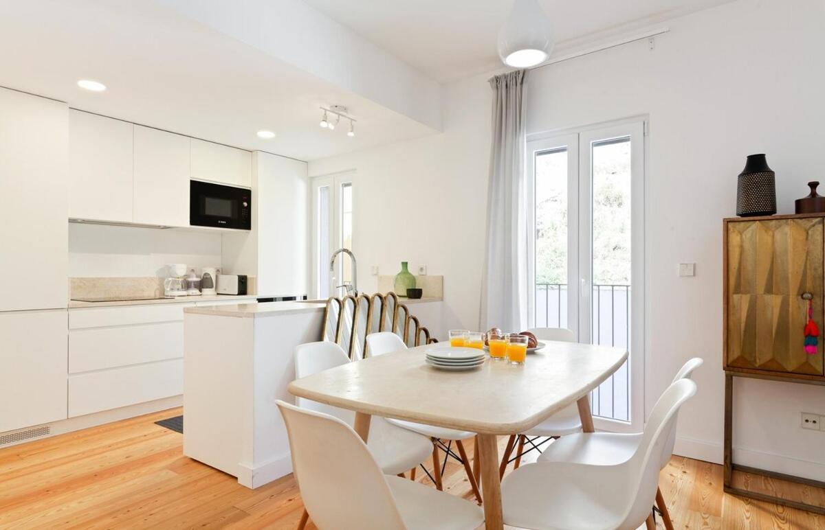 Bright 2 Bedroom With Parking In Lisboa