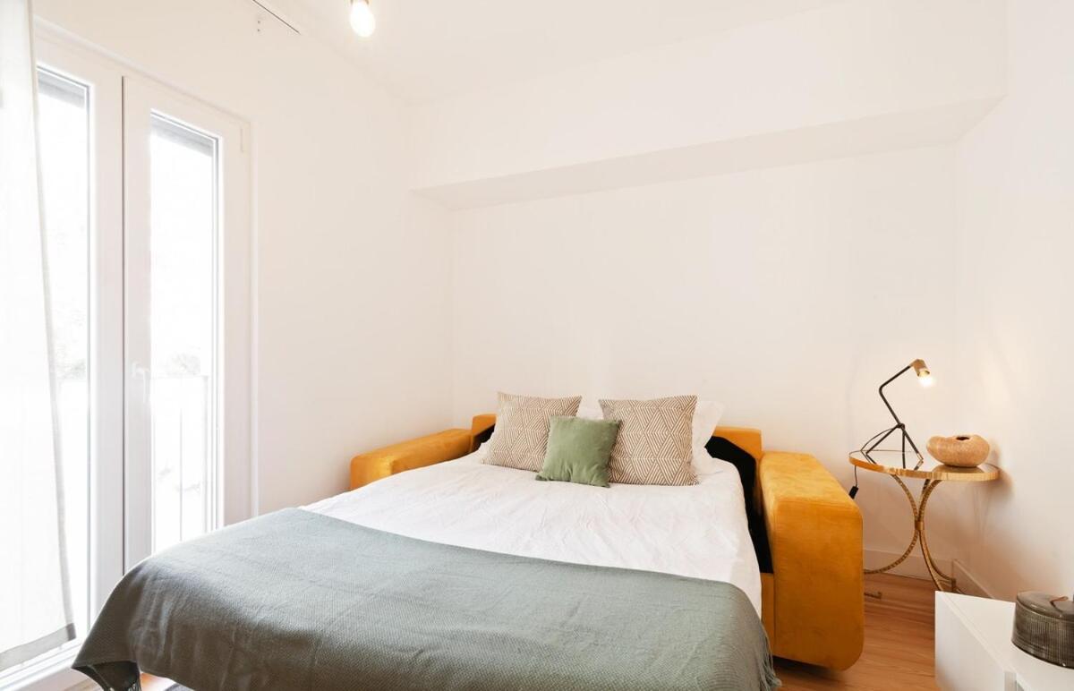 Bright 2 Bedroom With Parking In * Lisboa