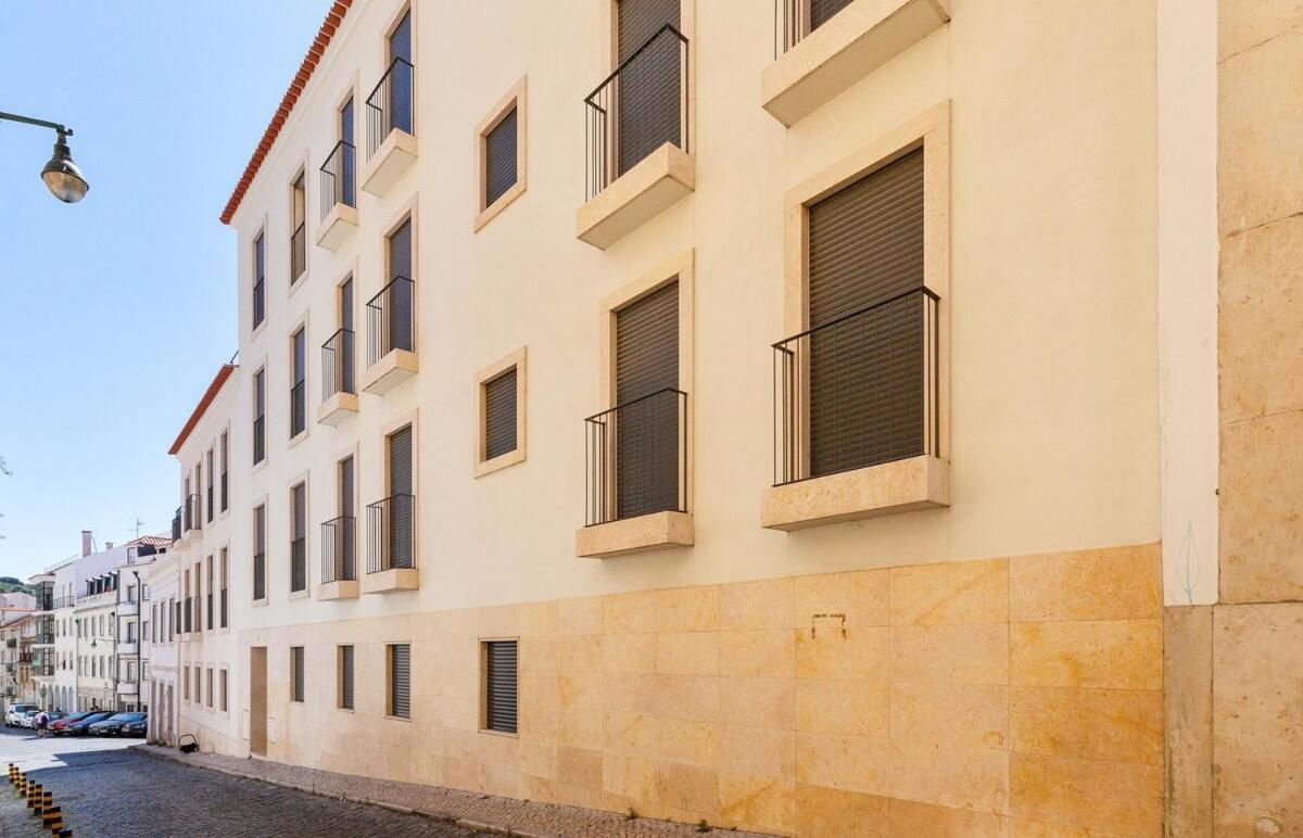 Bright 2 Bedroom With Parking In Estalagem