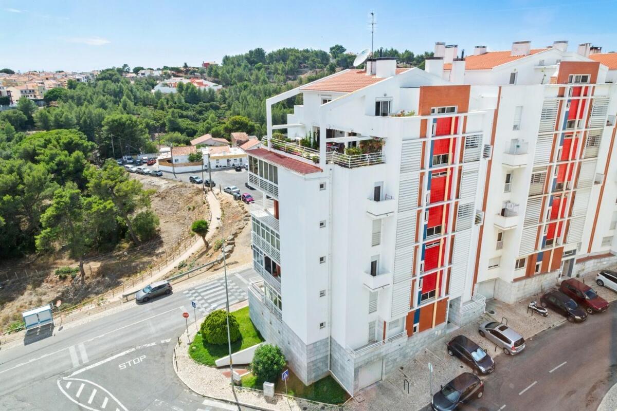 Lovely 2 Bedroom With Terrace In Cascais * Lisboa