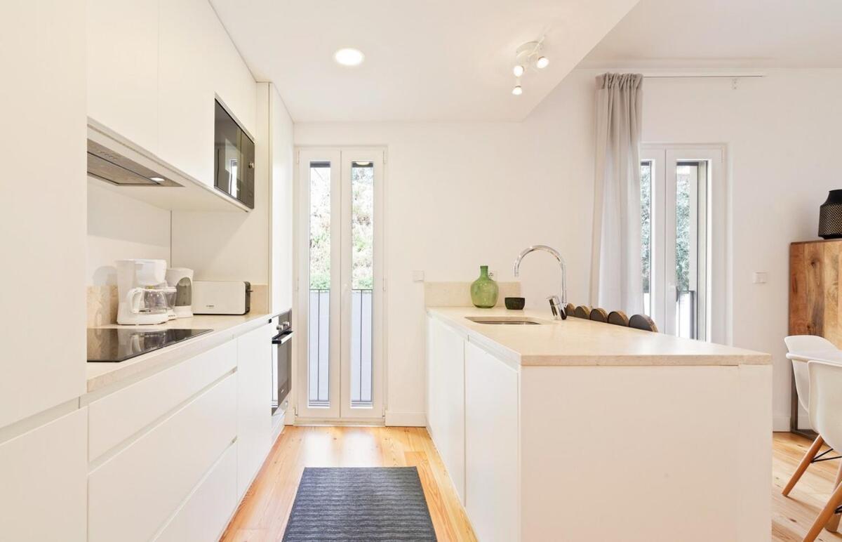 Bright 2 Bedroom With Parking In Estalagem