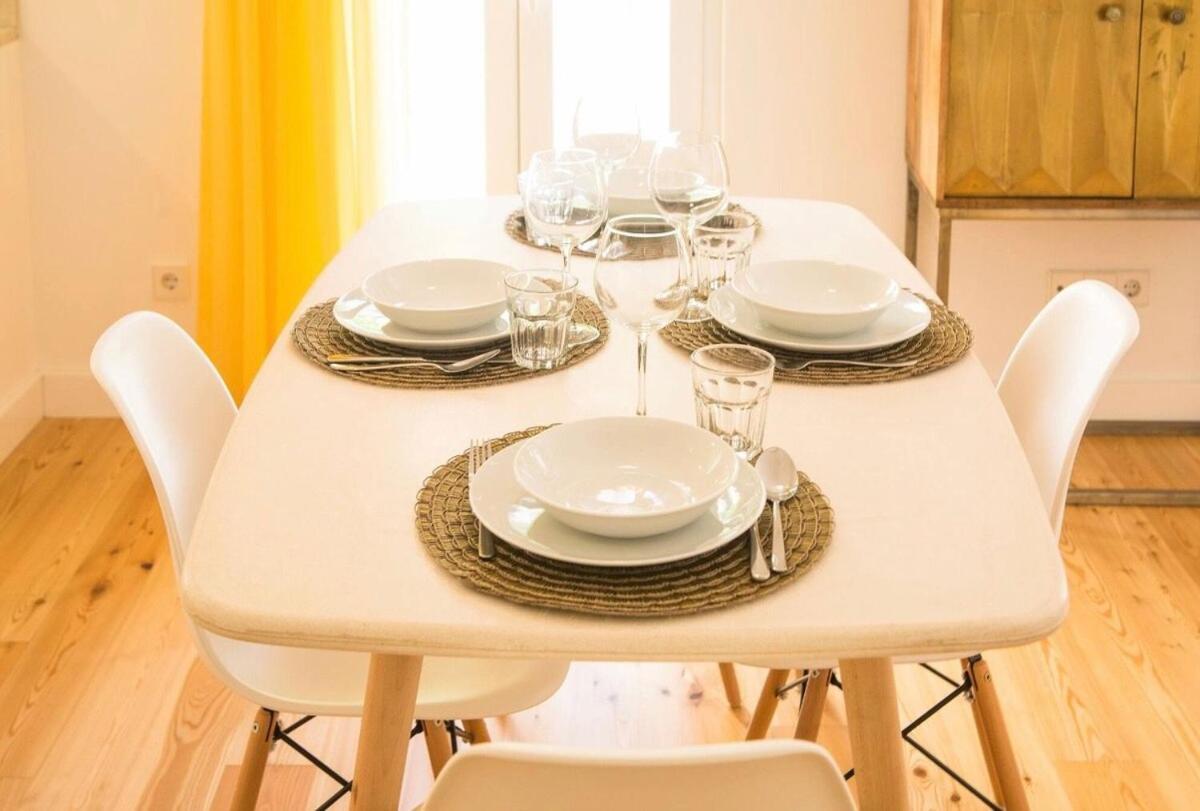 Bright 2 Bedroom With Parking In * Lisboa