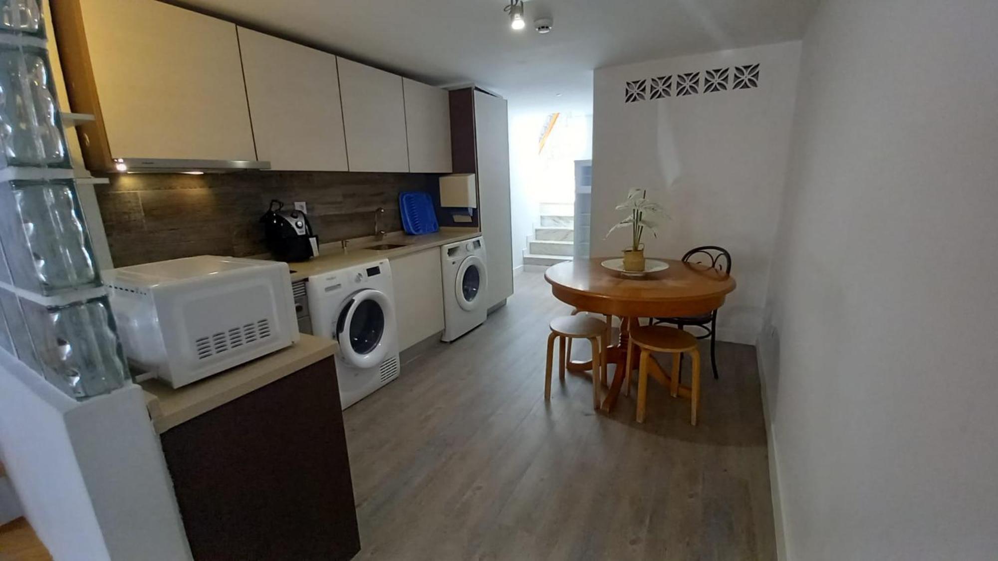 Alvito - Comfortable With Private Bathroom