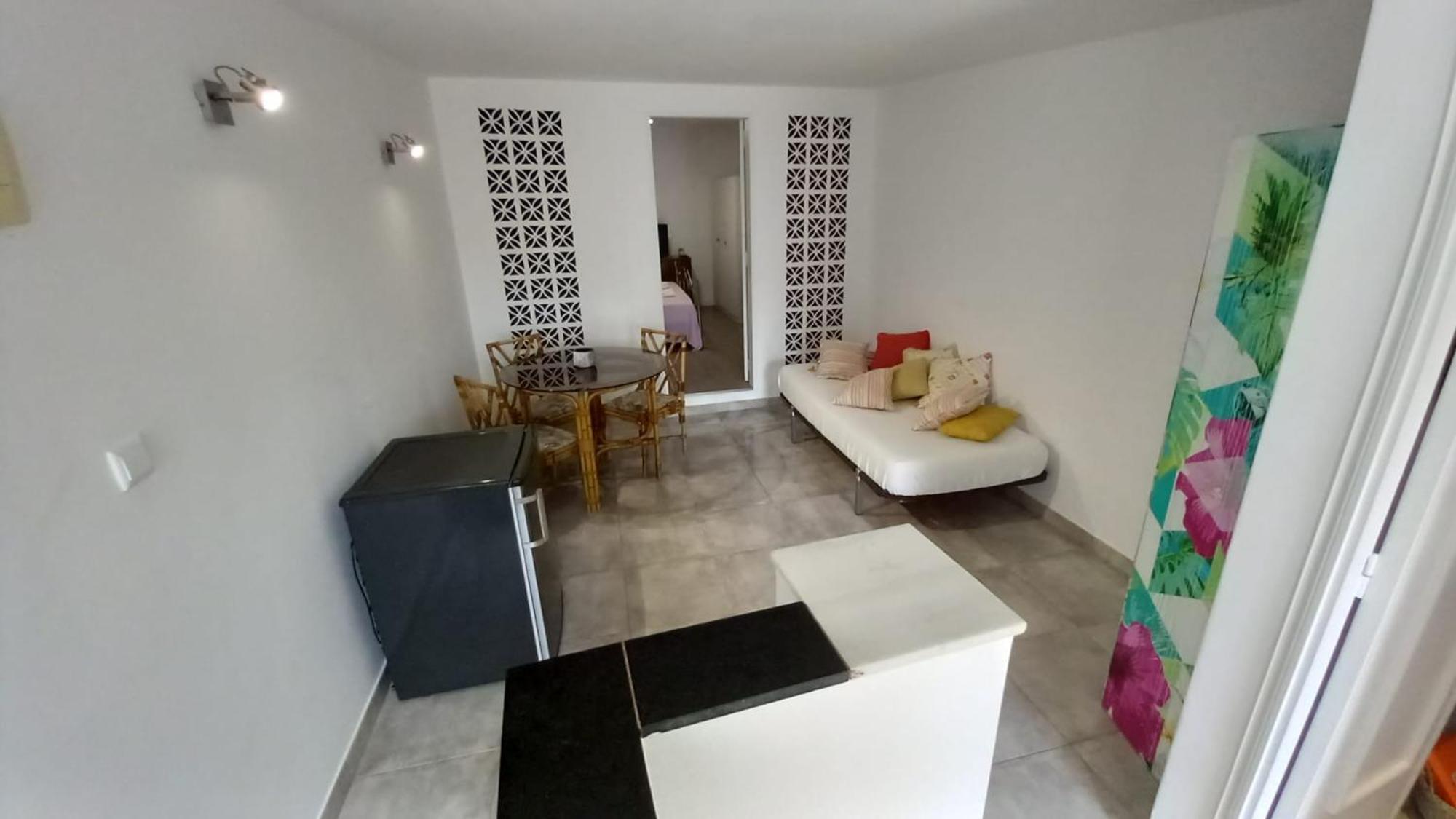 Alvito - Comfortable With Private Bathroom *