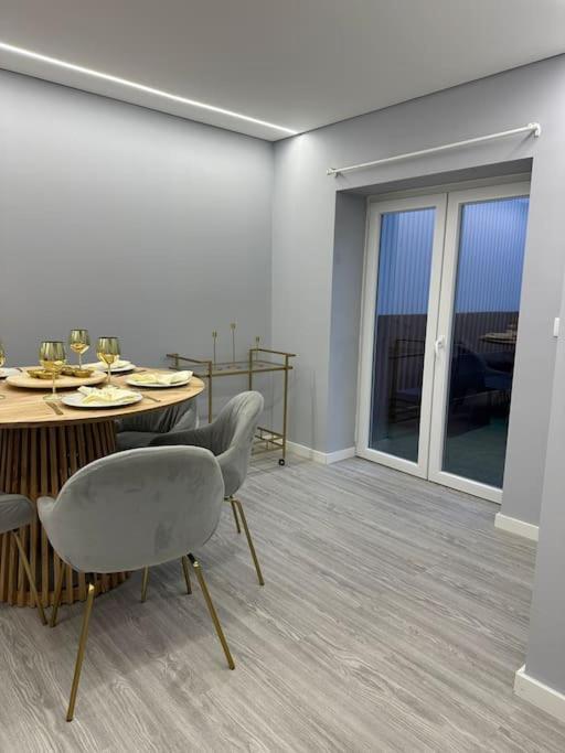Appartement Duplex Com Jacuzzi Em Olival Basto *