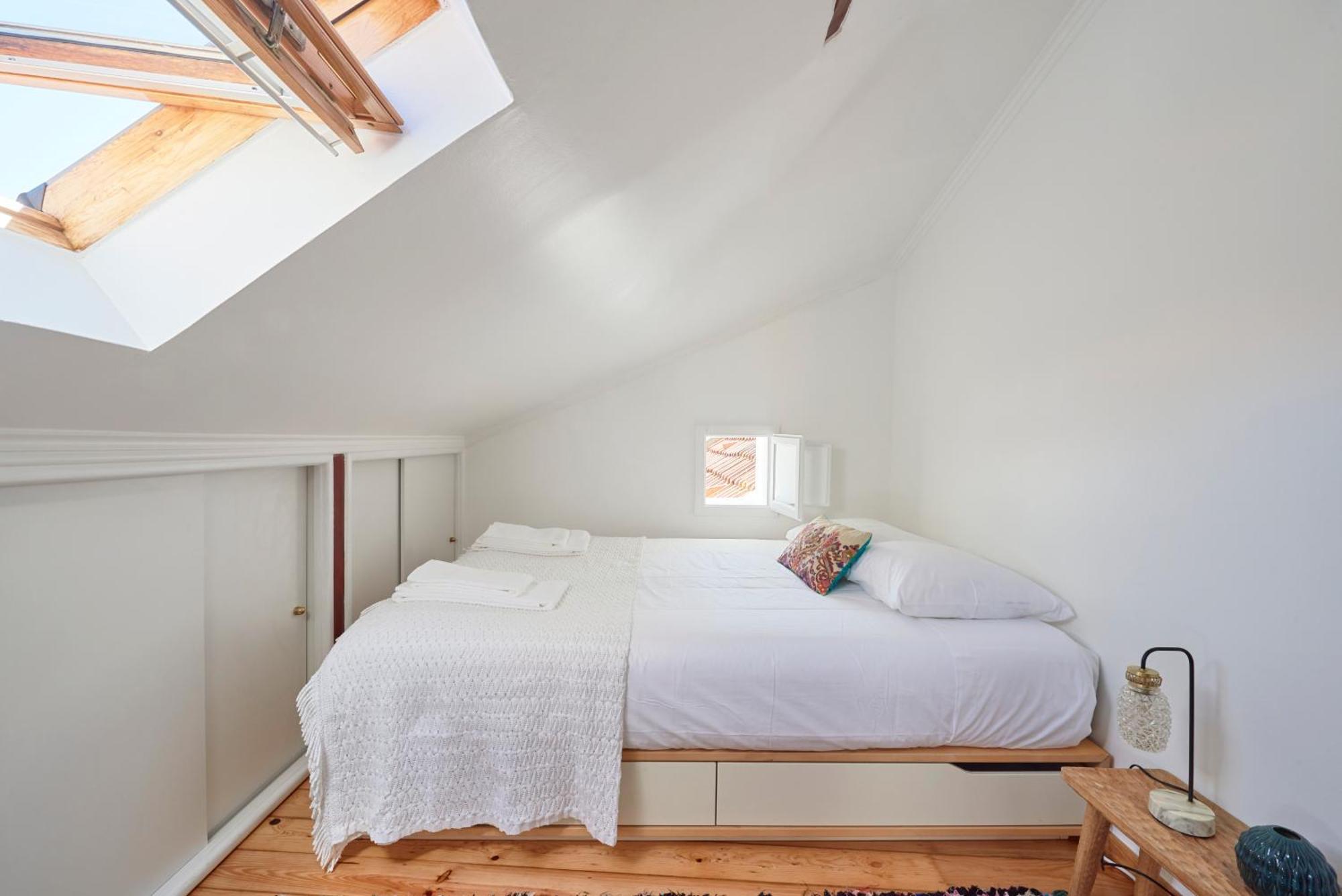 Central, Comfy And Light-filled Apt, By Timecooler * Lisboa