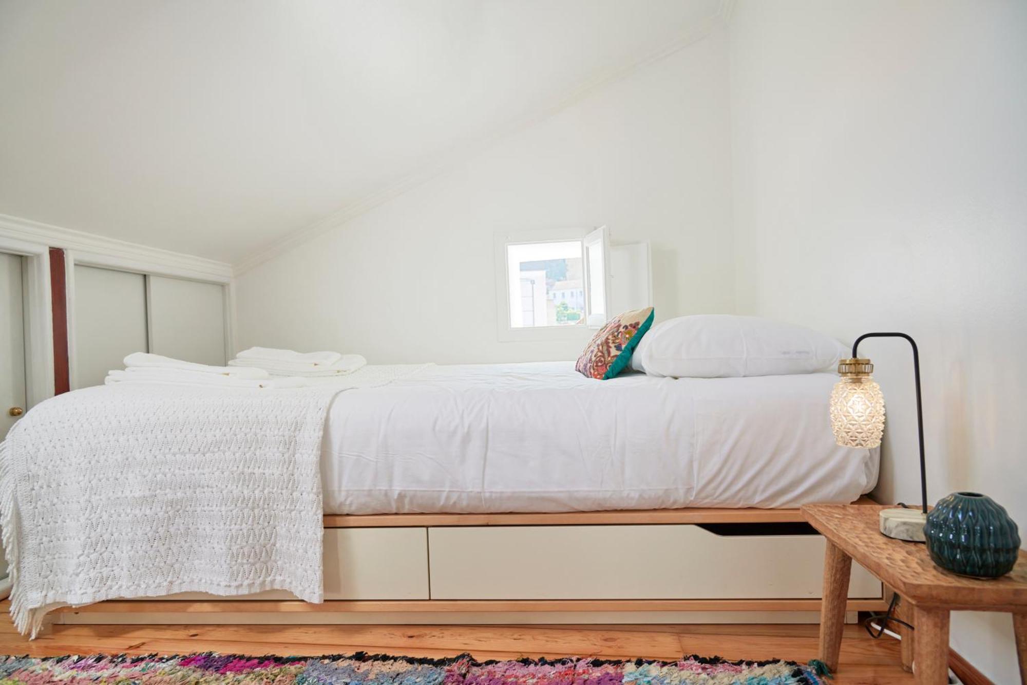 Central, Comfy And Light-filled Apt, By Timecooler Lisboa