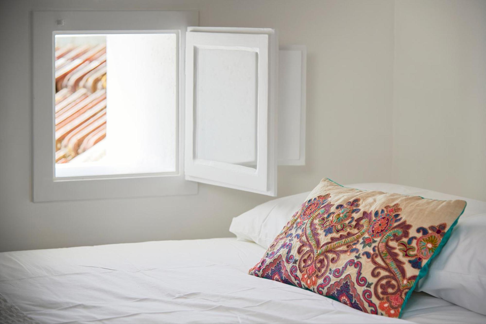 Central, Comfy And Light-filled Apt, By Timecooler *