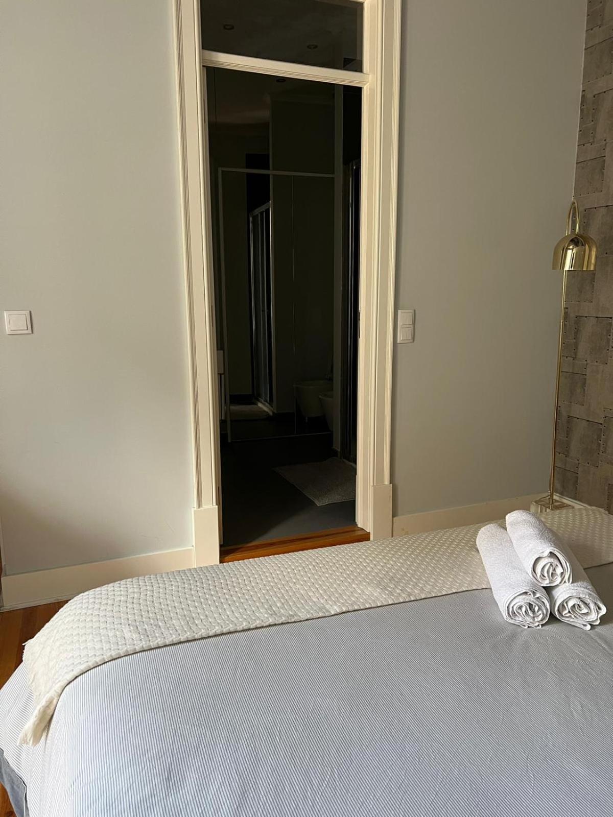 Quarto em Acomodações Particulares No Chiado Baixa De - Em Apartamento Partilhado *
