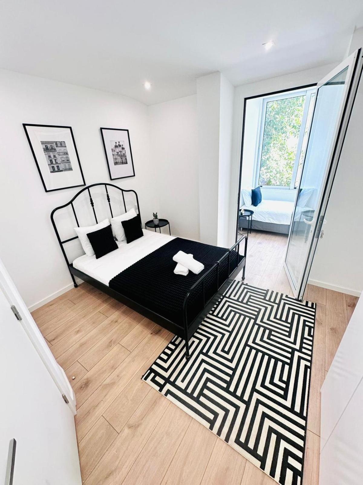 Center 3 Bedroom Flat Next To Avenida Almirante Reis *