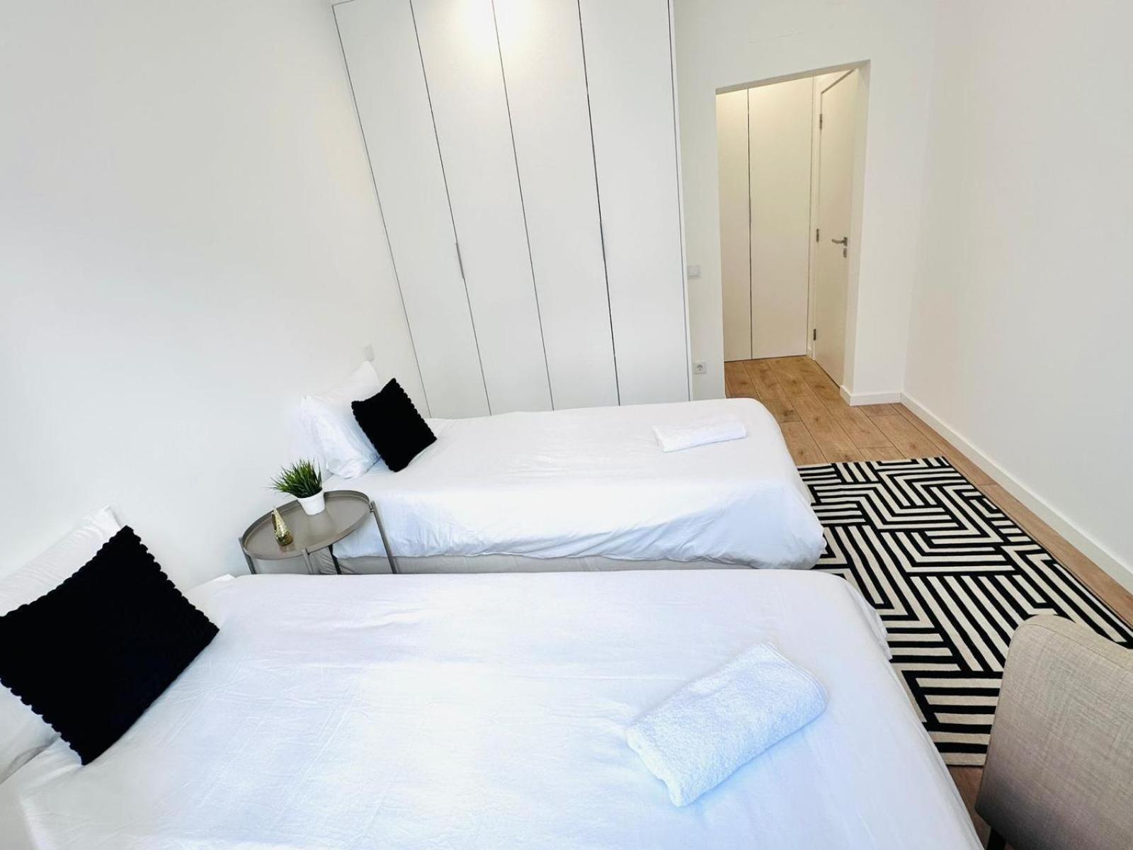 Center 3 Bedroom Flat Next To Avenida Almirante Reis Apartment