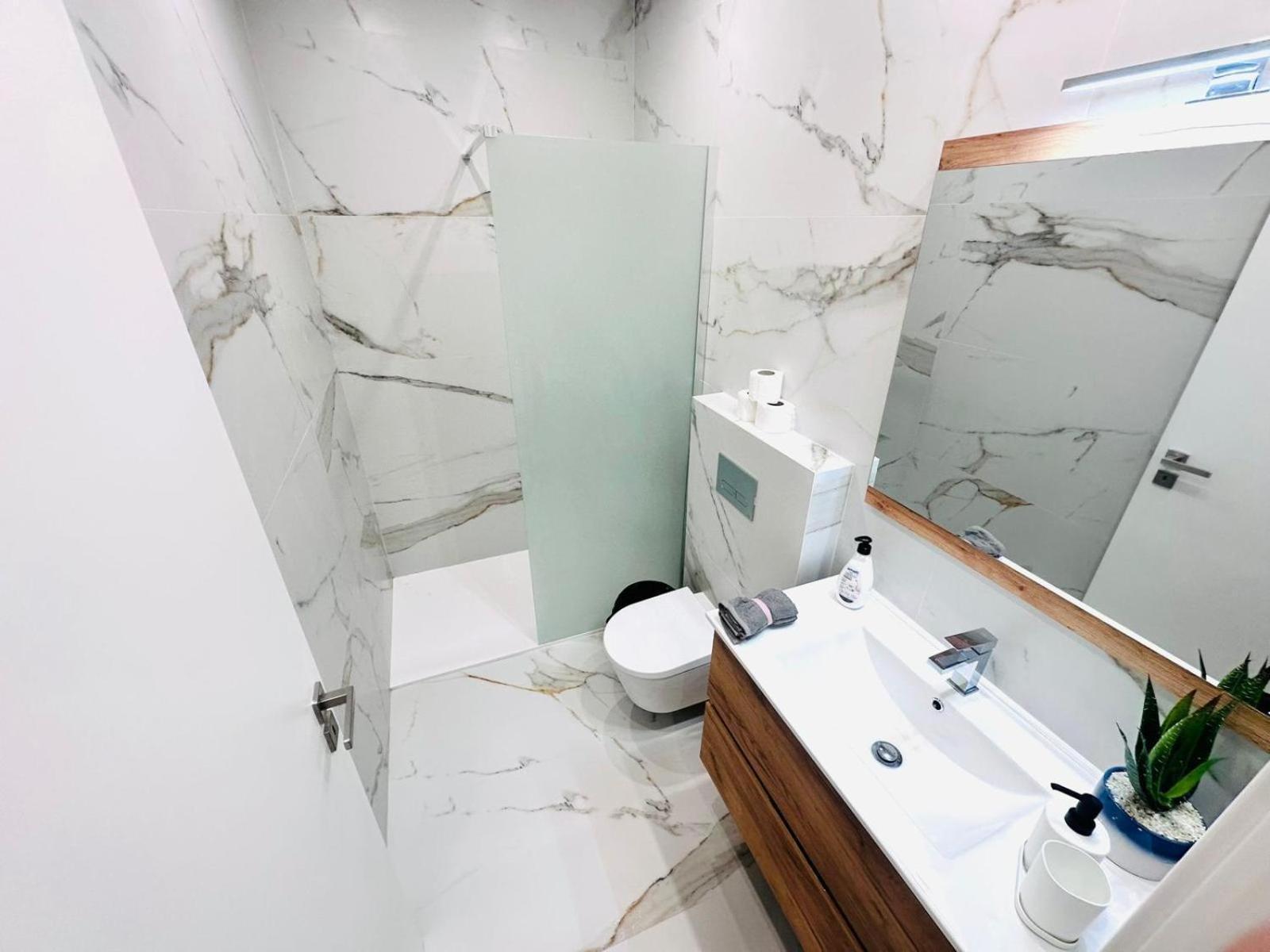 Center 3 Bedroom Flat Next To Avenida Almirante Reis Apartment *