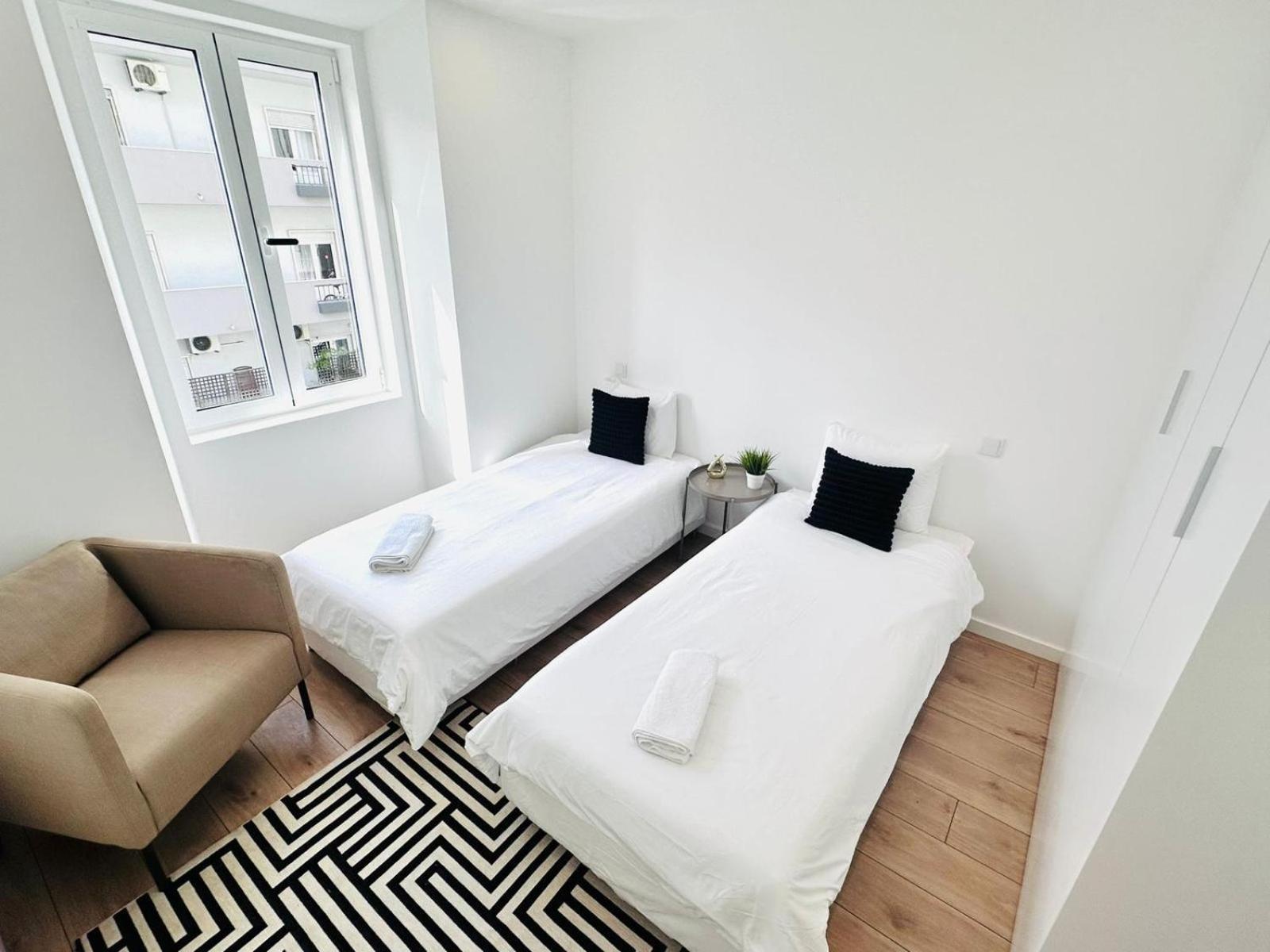 Apartment Center 3 Bedroom Flat Next To Avenida Almirante Reis Lisbon