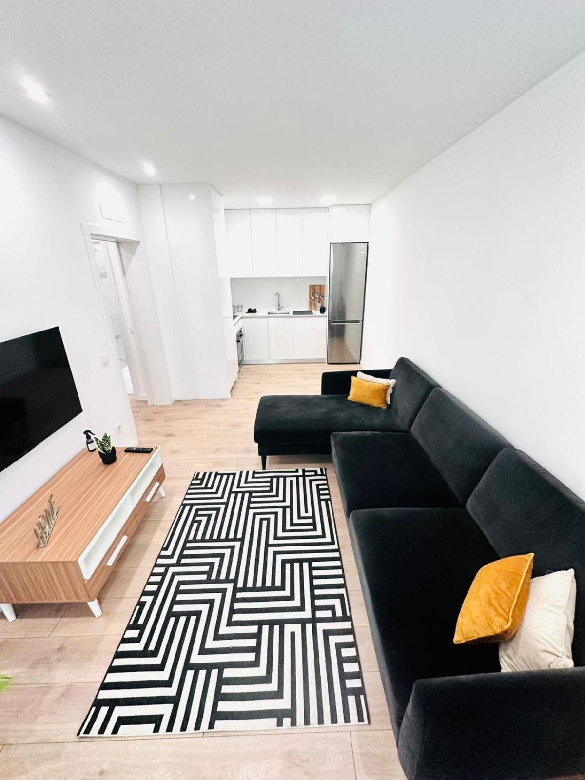 Center 3 Bedroom Flat Next To Avenida Almirante Reis * Lisbon