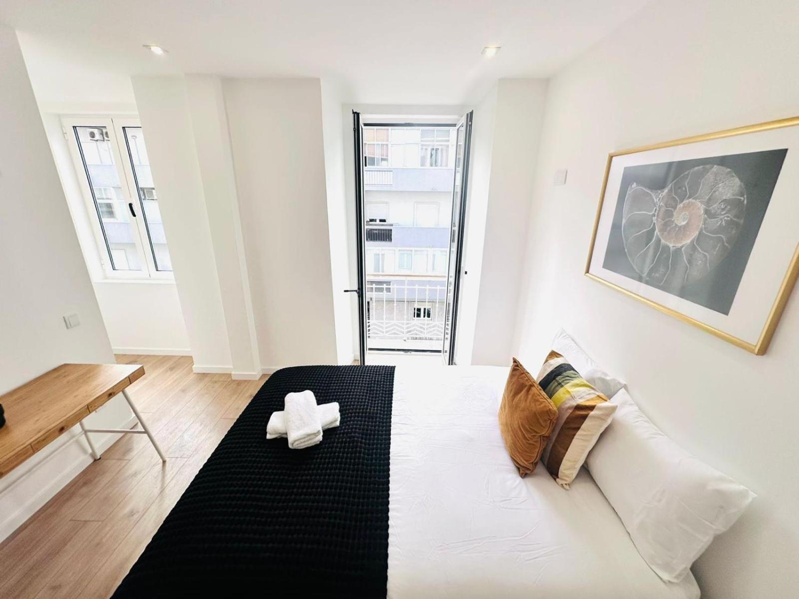 Center 3 Bedroom Flat Next To Avenida Almirante Reis *