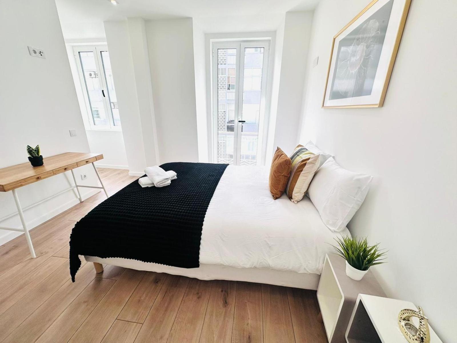 Apartment Center 3 Bedroom Flat Next To Avenida Almirante Reis Lisbon