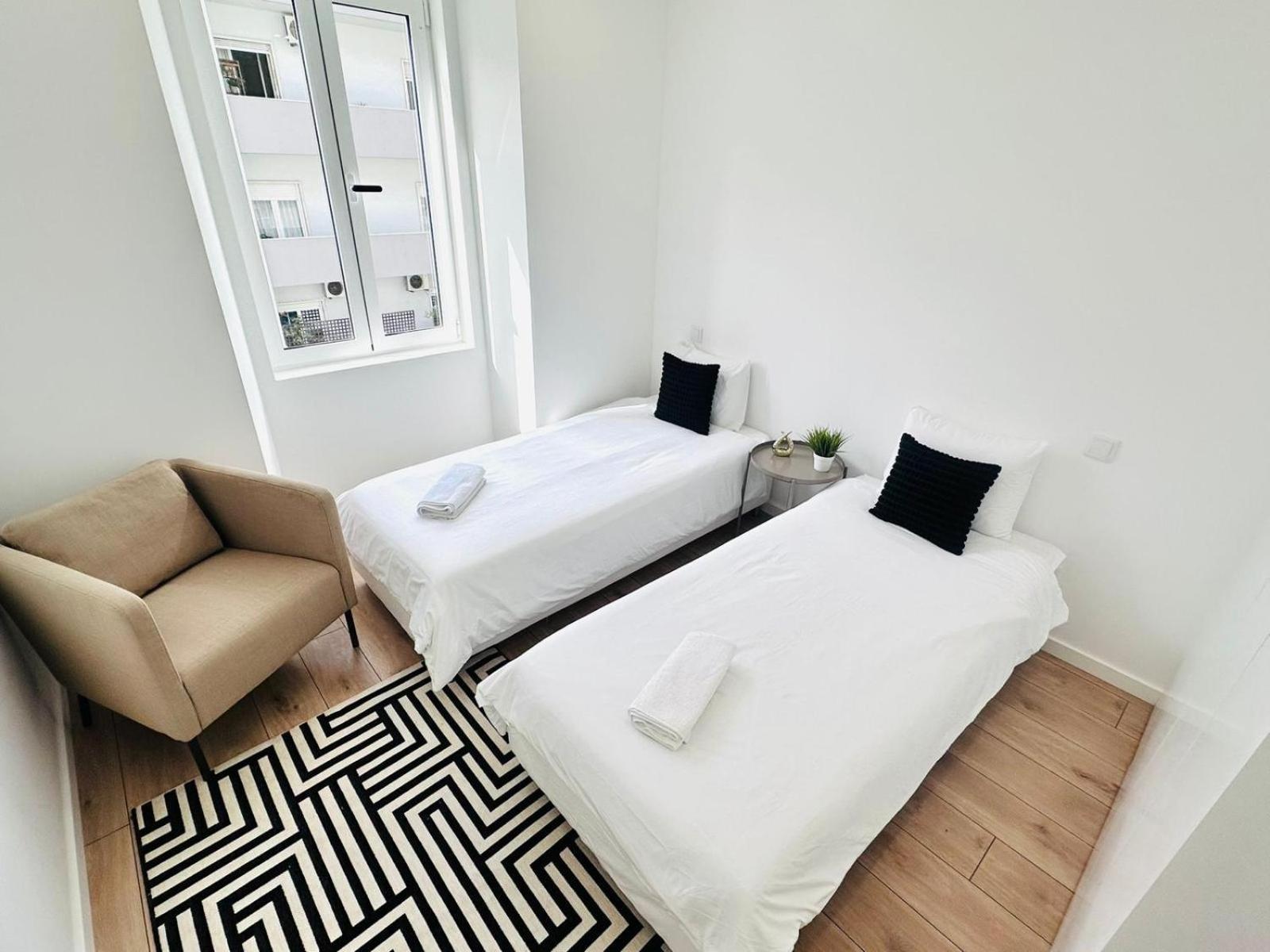Apartment Center 3 Bedroom Flat Next To Avenida Almirante Reis Lisbon