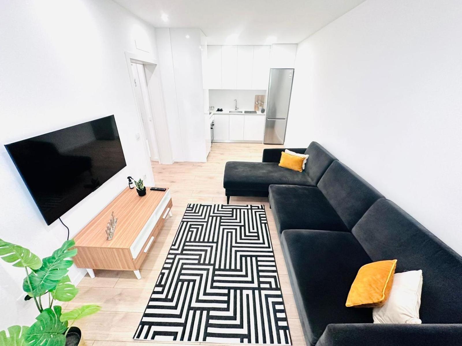 Center 3 Bedroom Flat Next To Avenida Almirante Reis