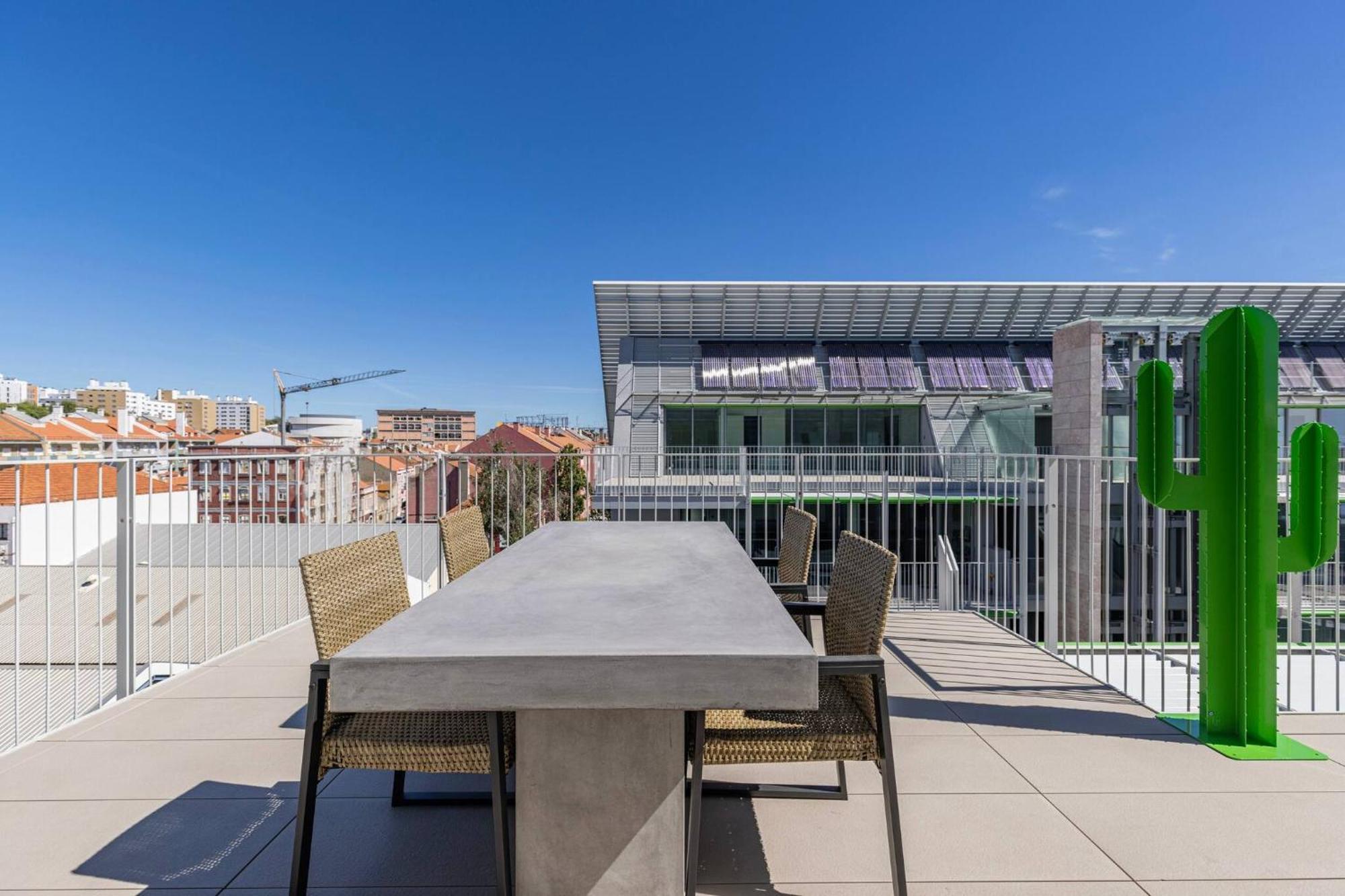 Riverside Rooftop * Lisboa