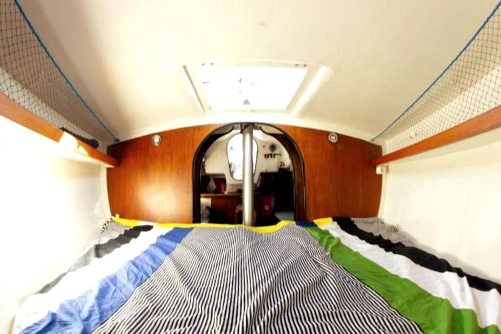 Bateau-hôtel Sailboat In Belem, Romantic Sleep, Romantic Night. *