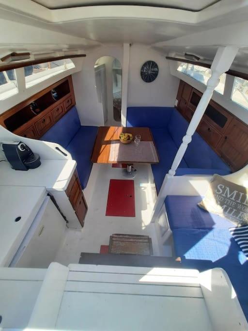 Vintage Sailboat Experience * Lisboa