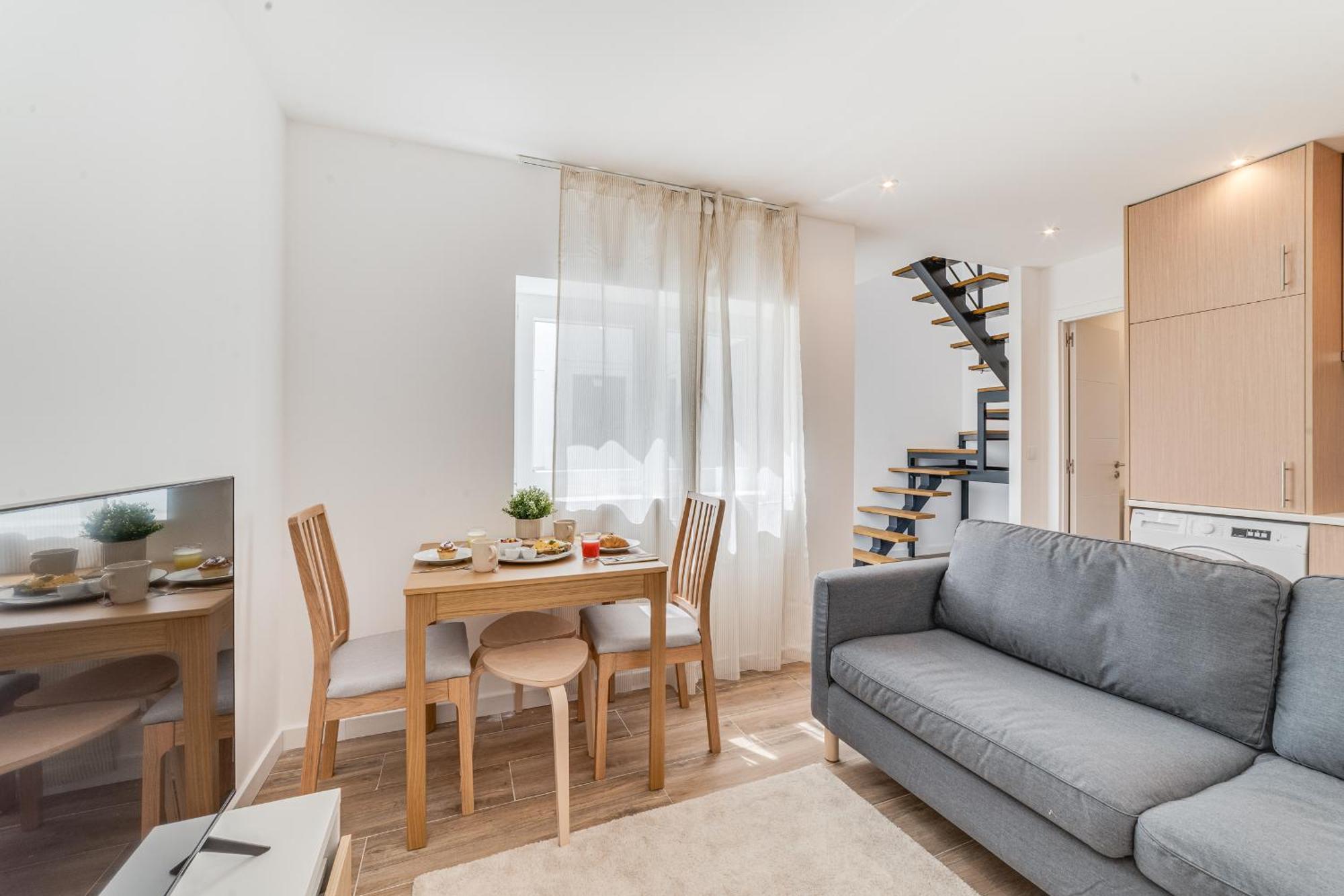 Campolide Duplex Appartement *