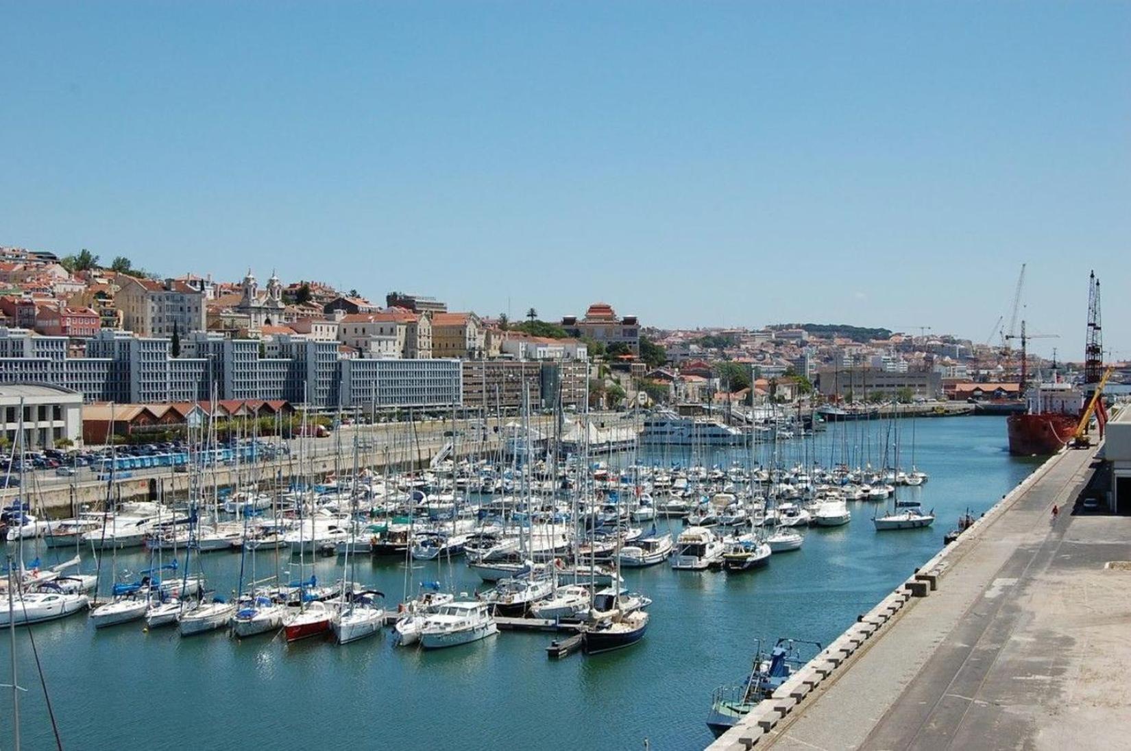 Be Local - Sleep Aboard The Santa Maria Sailing Boat In