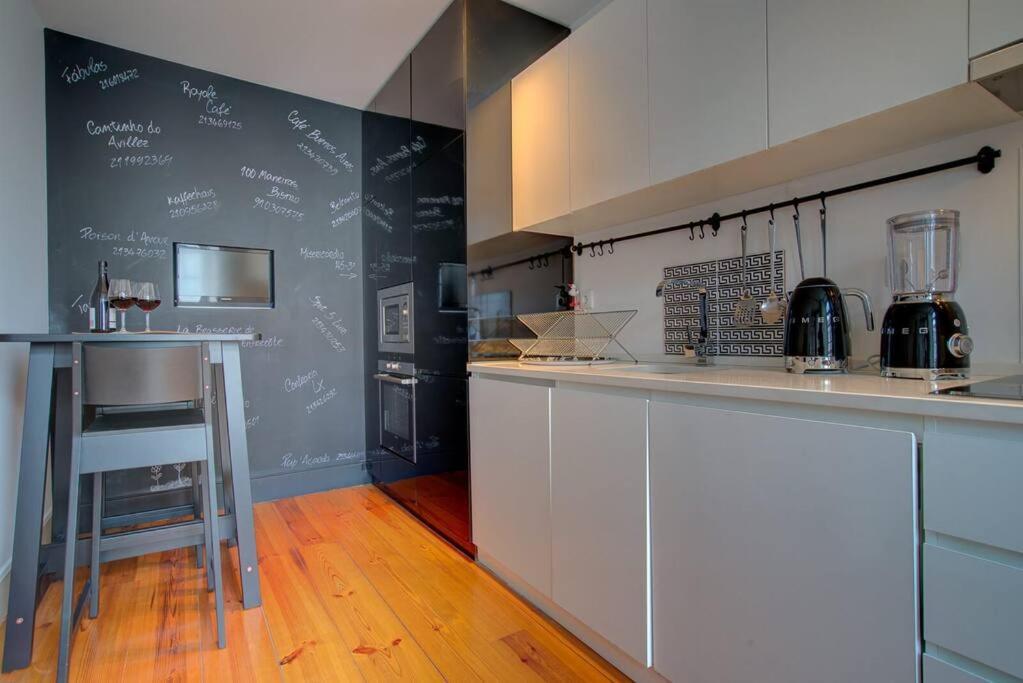 Tracey & Neill's Place In Principe Real Lisbon