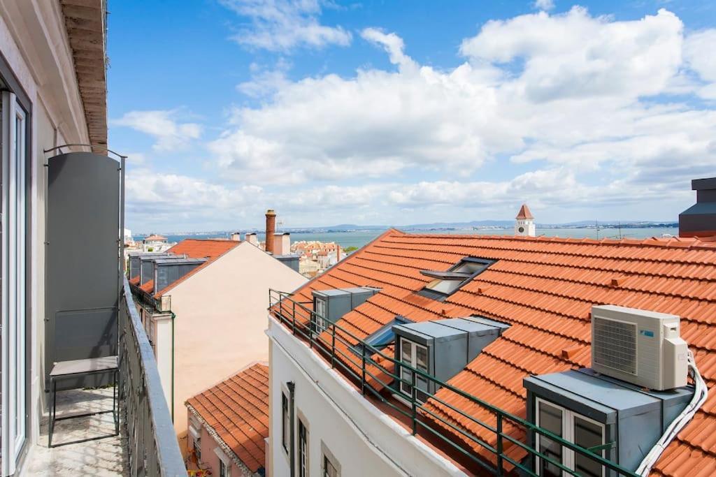 Bica Lux Secret Terrace 2-bedroom * Lissabon