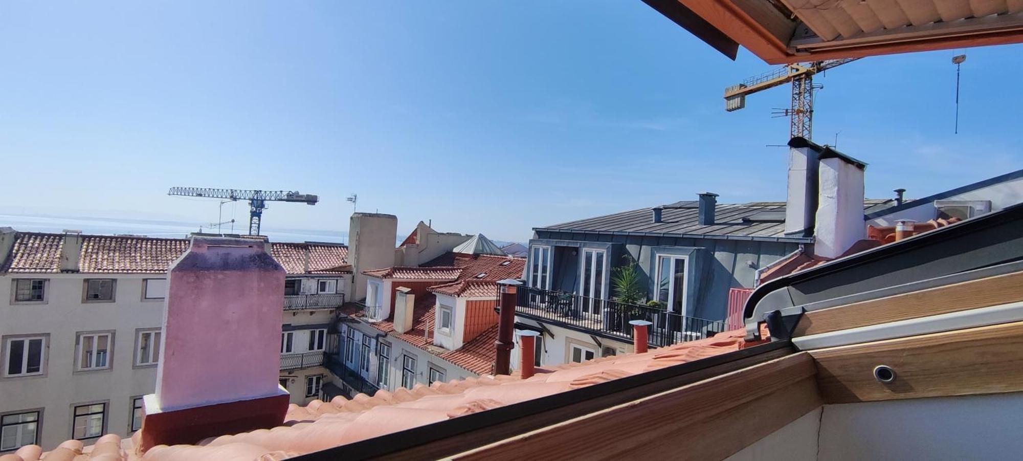 Quarto Aconchegante Com Varanda E Vista No Chiado Lisbon