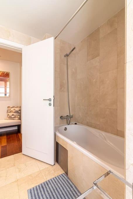 Chiado Deluxe Terrace 3 Bedroom Appartement *