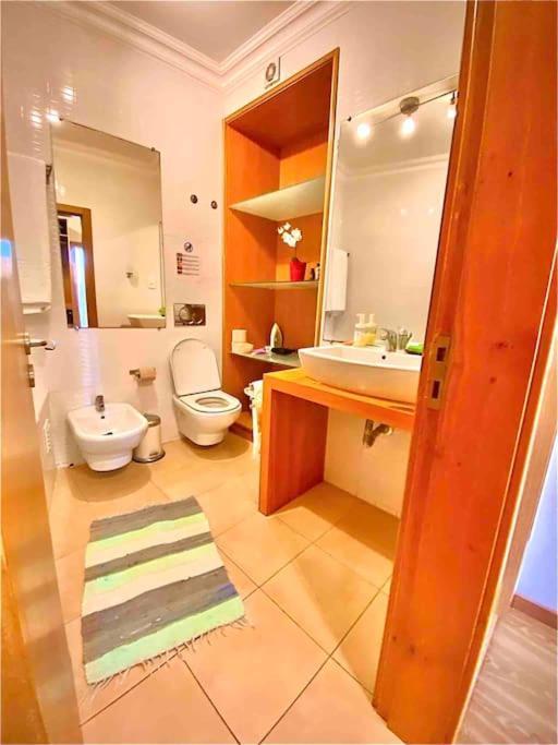 Charming Flat In Chiado-lisbon * Lissabon