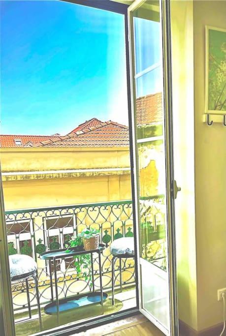 Charming Flat In Chiado-lisbon Apartment