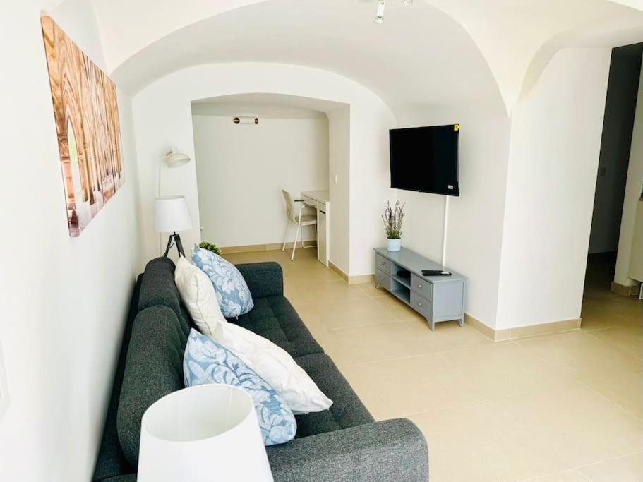 Appartement Renovated With Small Garden In Ajuda Lisboa