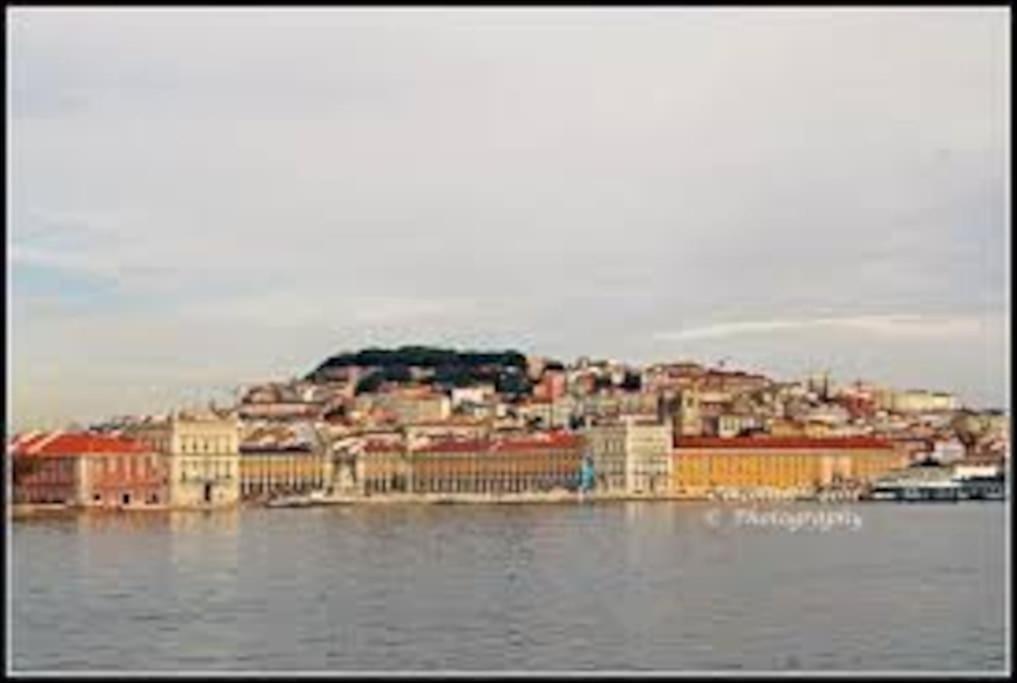 Charming Terrace Flat Center And Trendy Location Lisbon