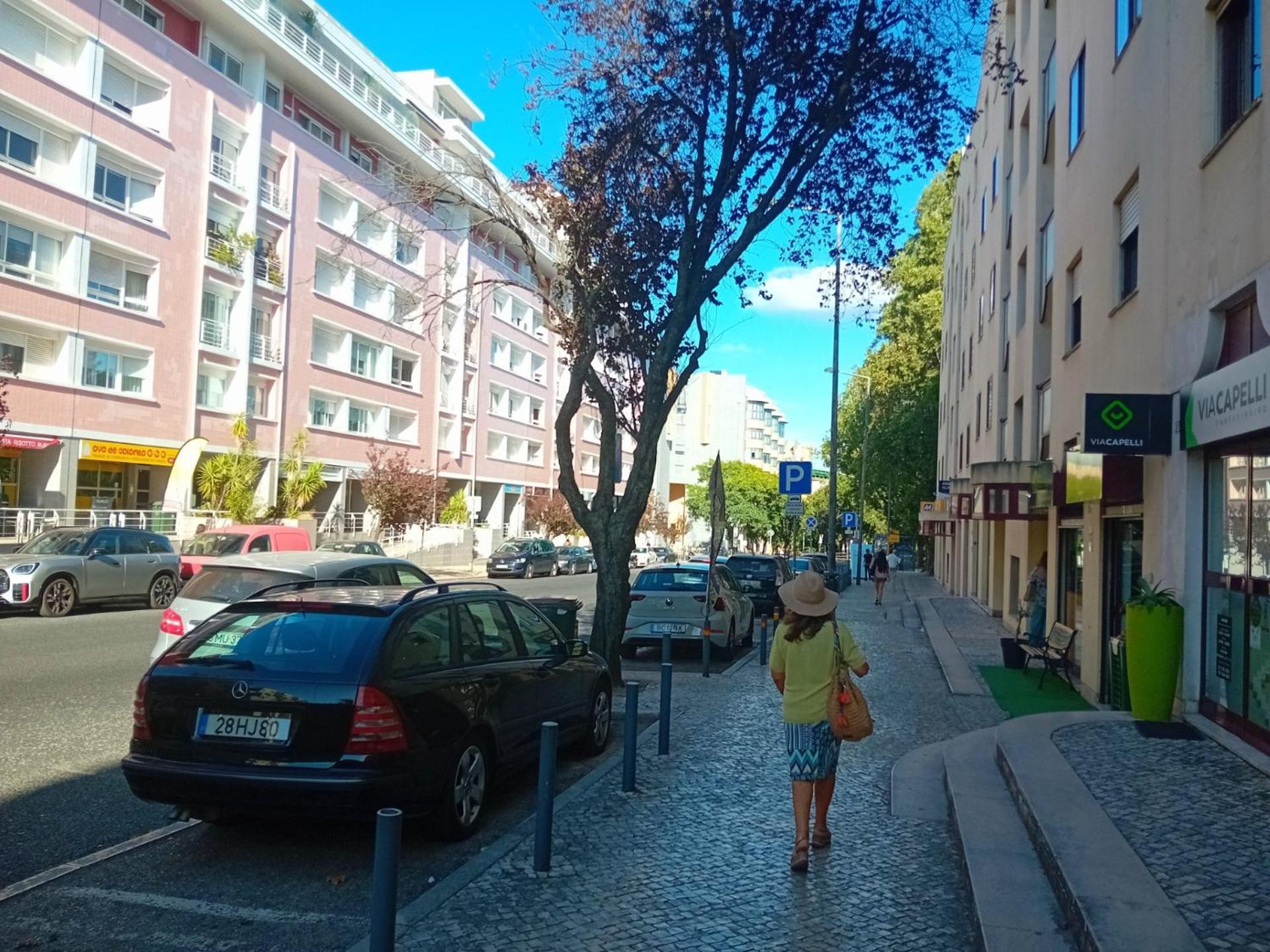 Blue - Metro At Your Door *