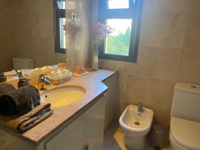 Besthomestay- Lisbon- Garden, Pool & Garage Appartement *