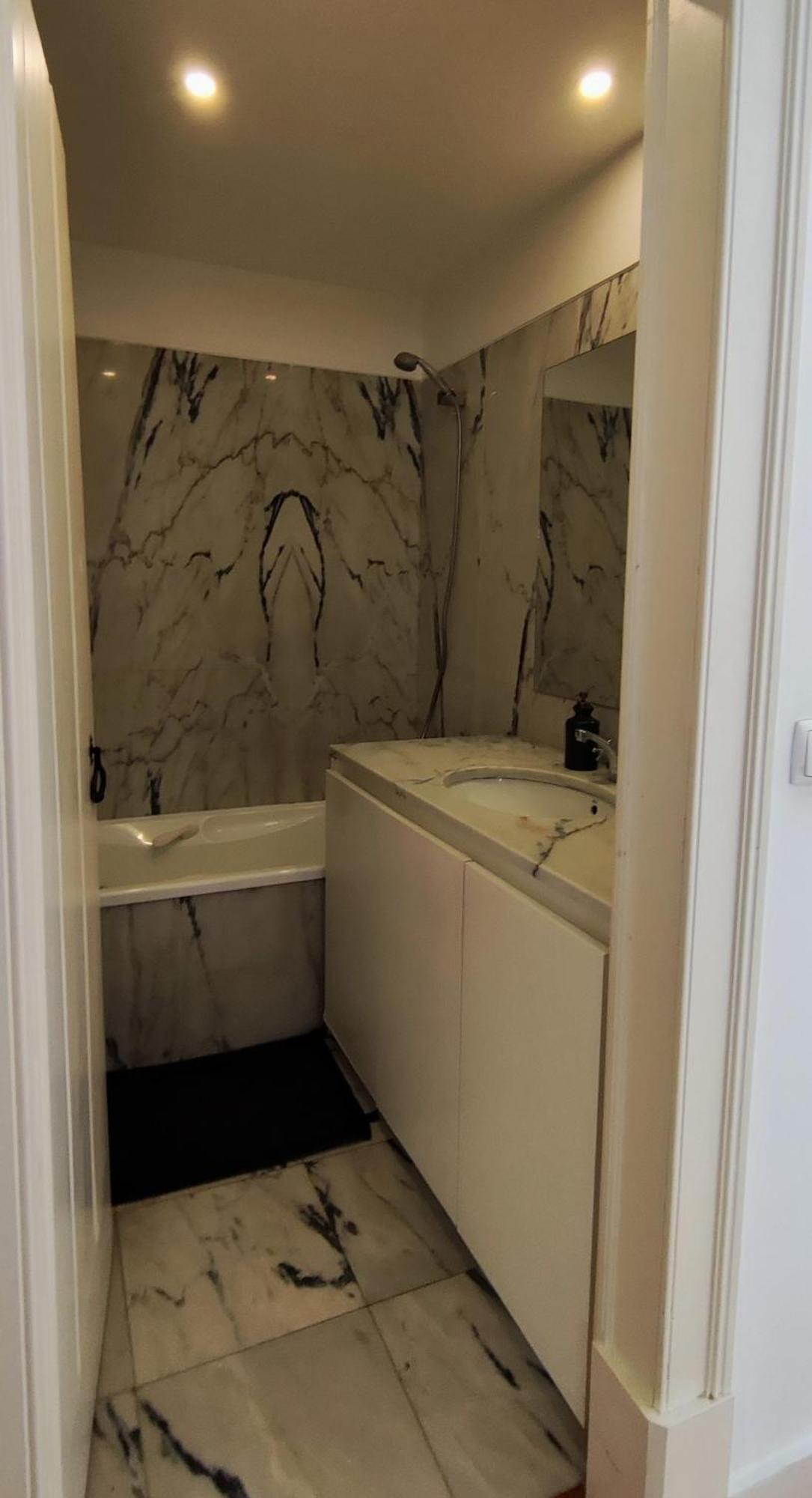 Triplo Com Wc Privativo No Coracao Do Chiado * Lissabon