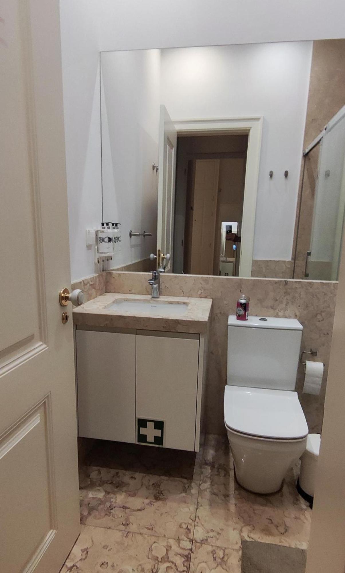No Chiado Baixa De - Em Apartamento Partilhado *