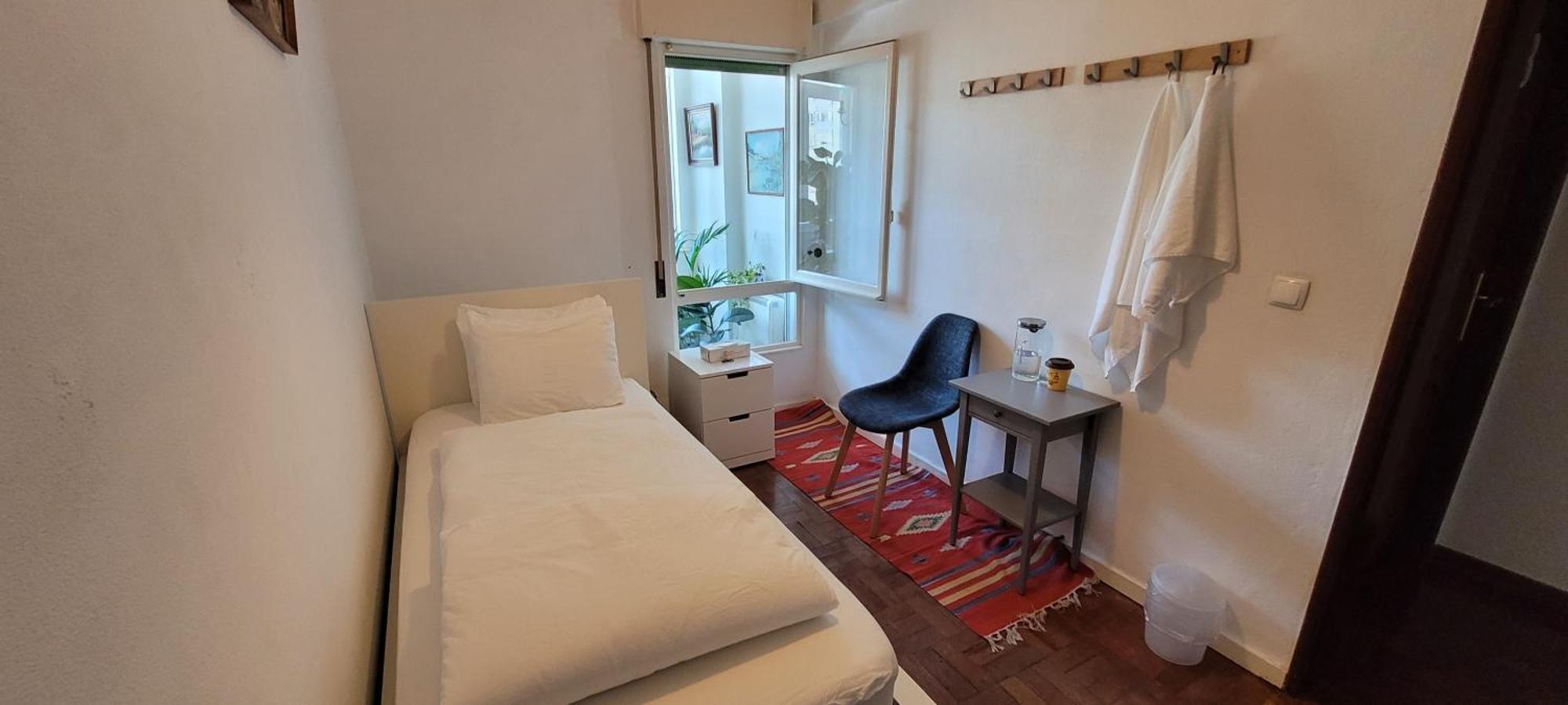 Séjour chez l'habitant Cozy Near Airport , Metro And Train Station *