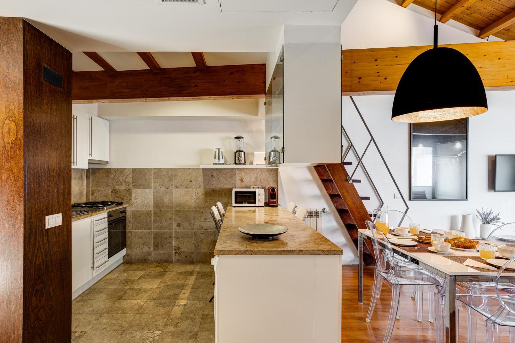 Amazing Tailor Made Penthouse With A View Apartment *