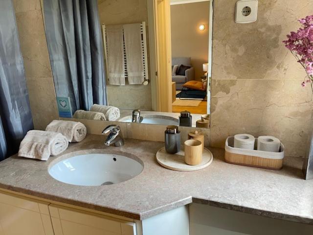 Besthomestay- Lisbon- Garden, Pool & Garage Appartement *