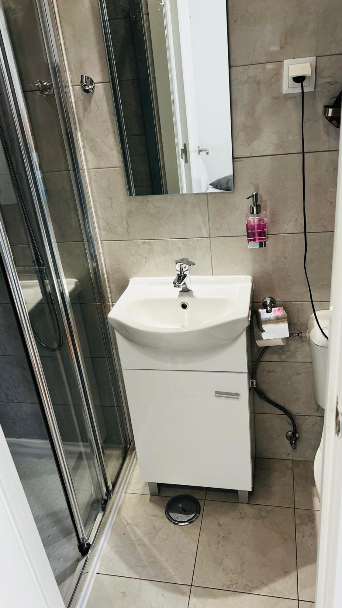 Quarto em Acomodações Particulares Antonio Pedro *