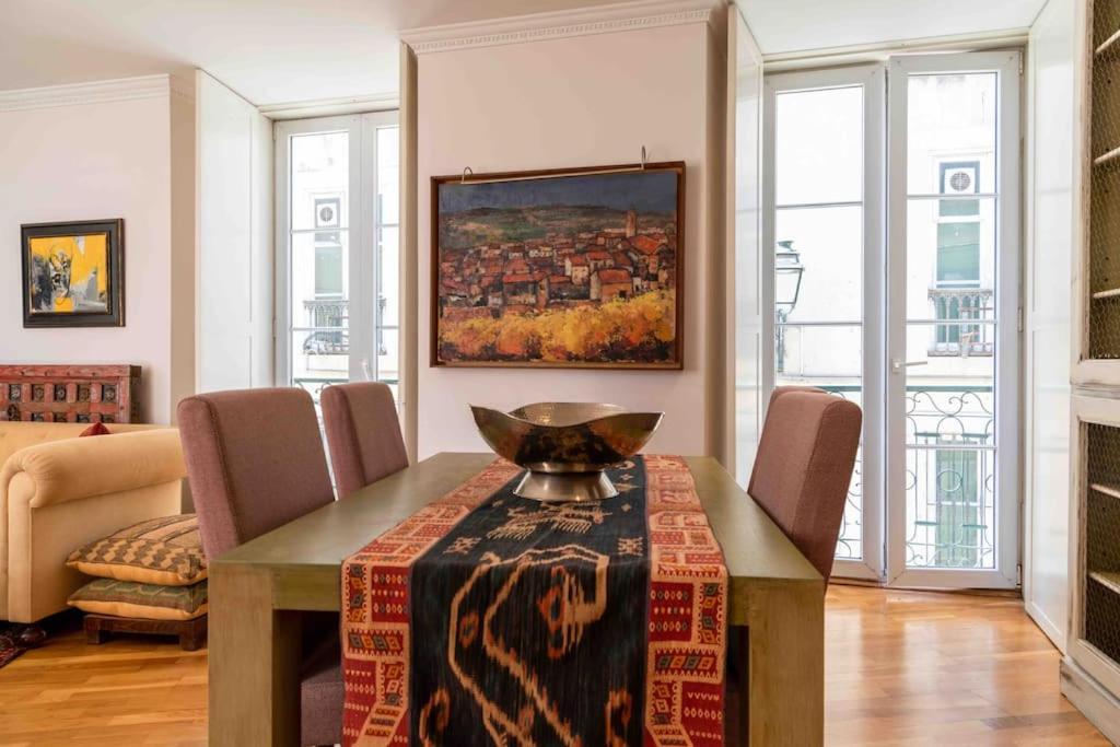 Historical 3 Bedroom Duplex In Appartement *