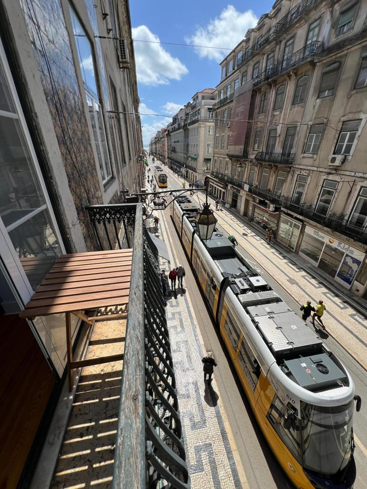 Privatunterkunft Quarto Grande Com Varanda, Wc Partilhado