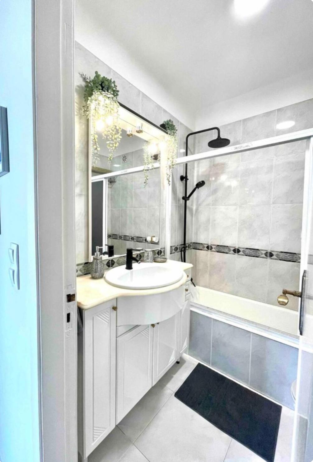 Appartement Sky View 3br + Near Airport + Free Parking