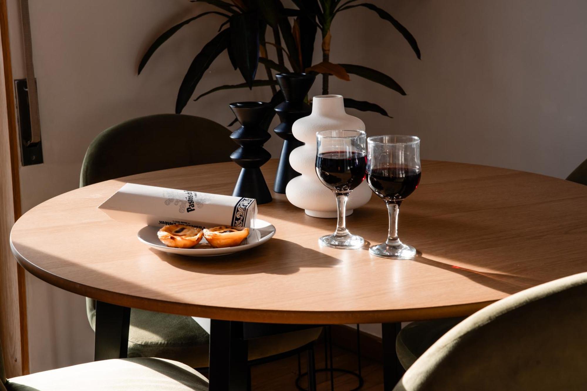 Apartment Premium Flat At Ajuda/belem With Balcony, Parking! Lisbon