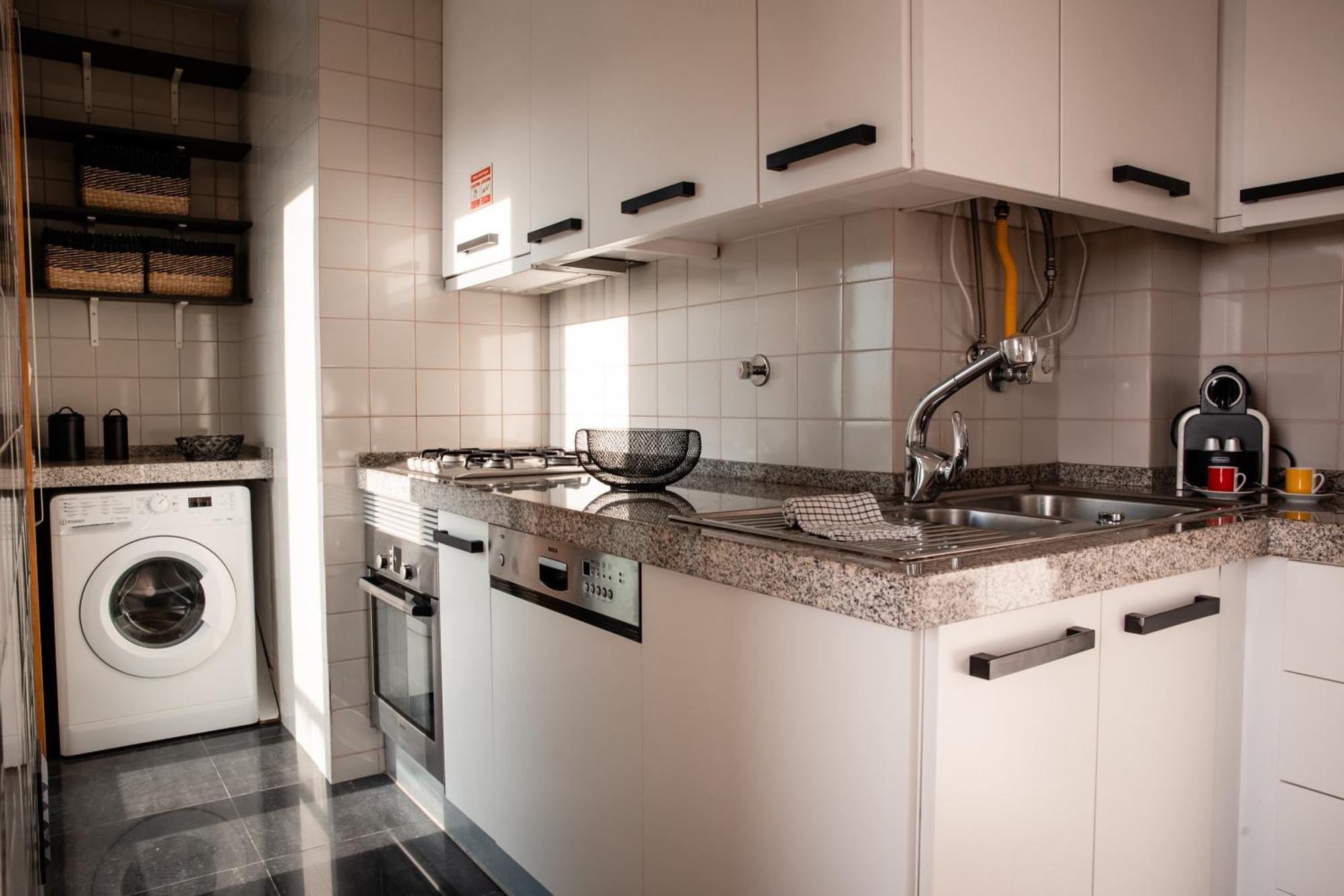 Apartment Premium Flat At Ajuda/belem With Balcony, Parking! *