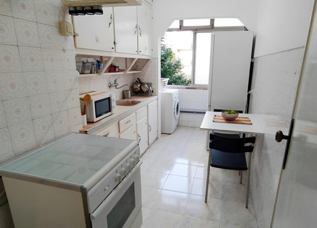 Séjour chez l'habitant Cama Queen Benfica Em Familiar - Casa De Banho Compartilhada - Temos Cao